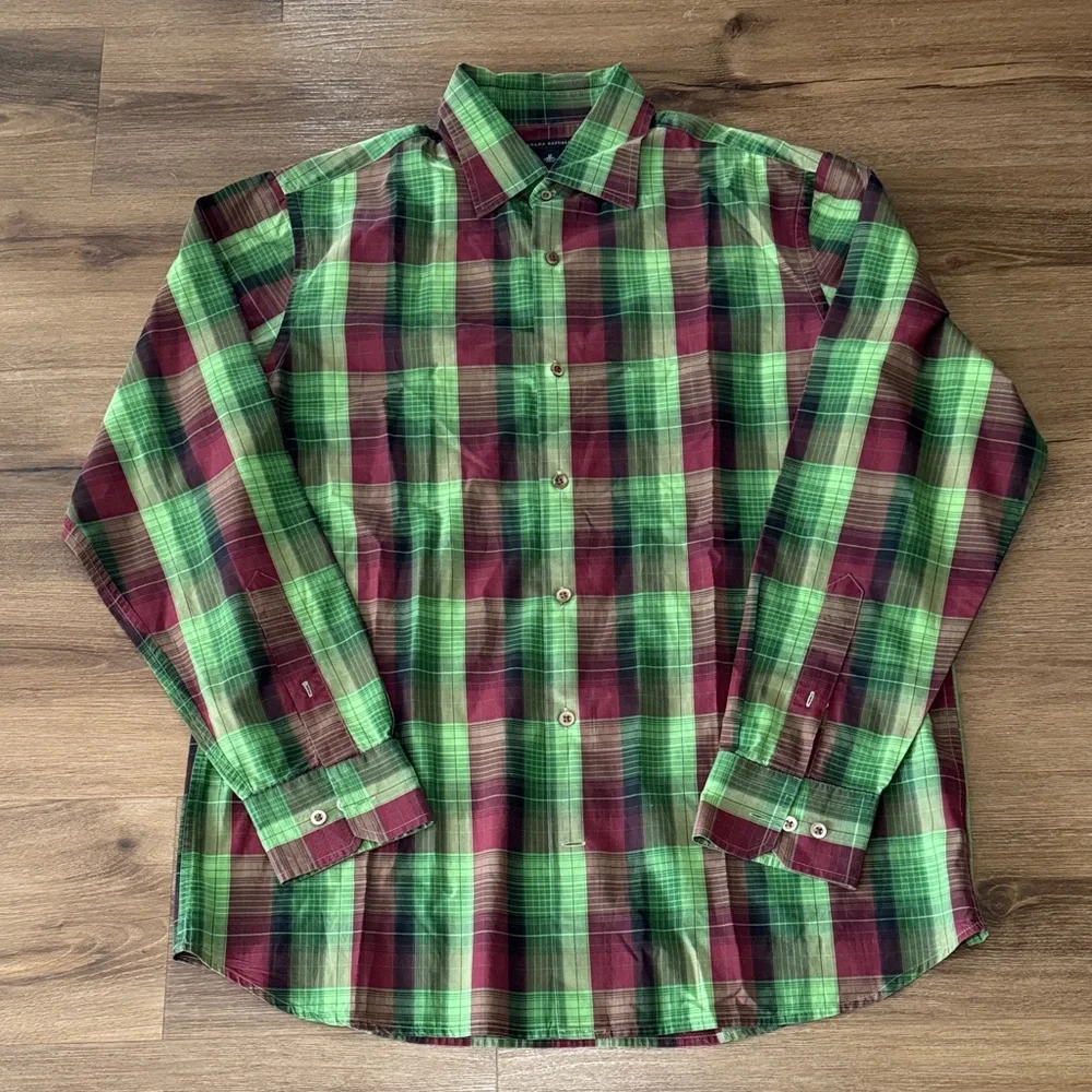 Men's Banana Republic Green and Red Plaid Button Down Shirt. Size M